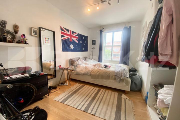 This recently refurbished property is flooded with natural light Old Kent Road, Elephant and Castle/Borough